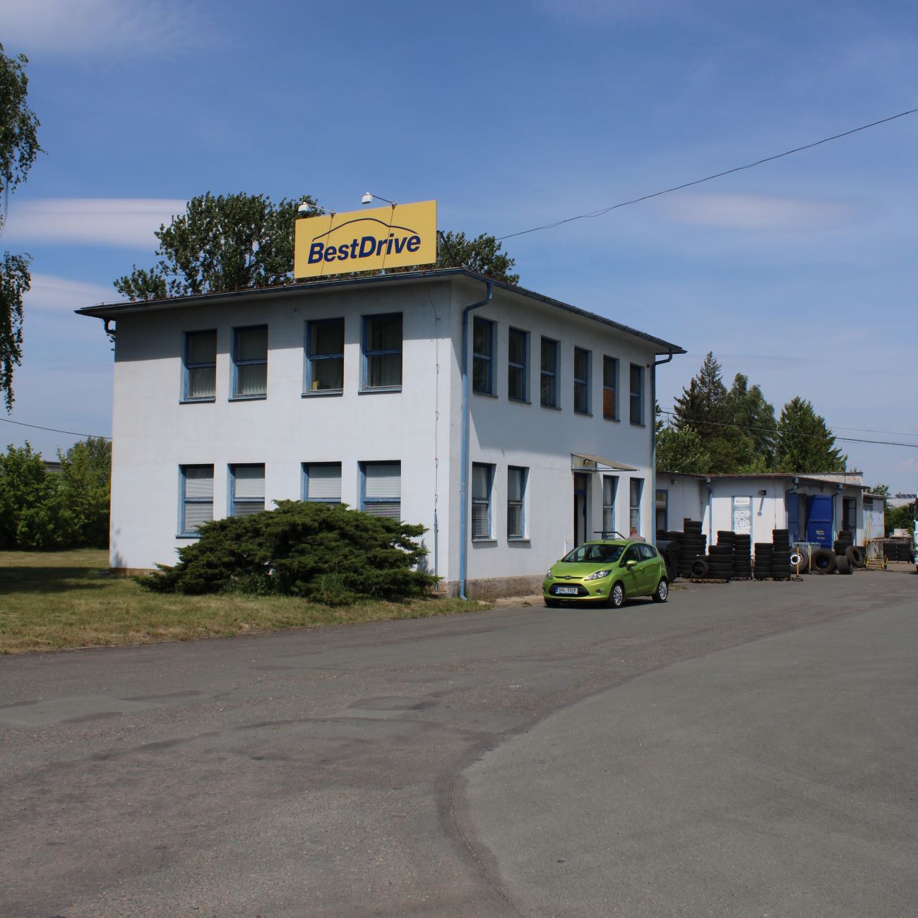 6070-Hradec-Kralove-Stavebni.JPG