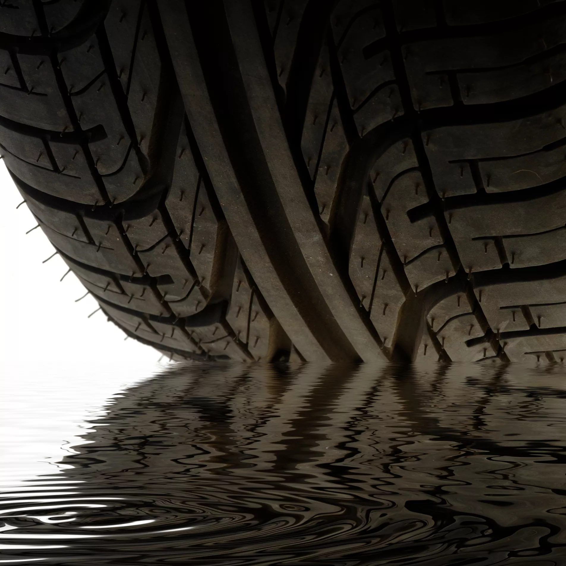 Information Teaser - 1905x1905 - Comprendre l aquaplaning 