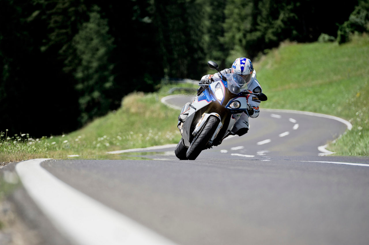 Continental__Images__Product-Action__002-Hypersport-Sport__ContiSportAttack-3__Conti-5910.jpg