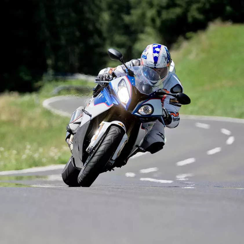 Continental__Images__Product-Action__002-Hypersport-Sport__ContiSportAttack-3__Conti-5910_1920x1920_web.png