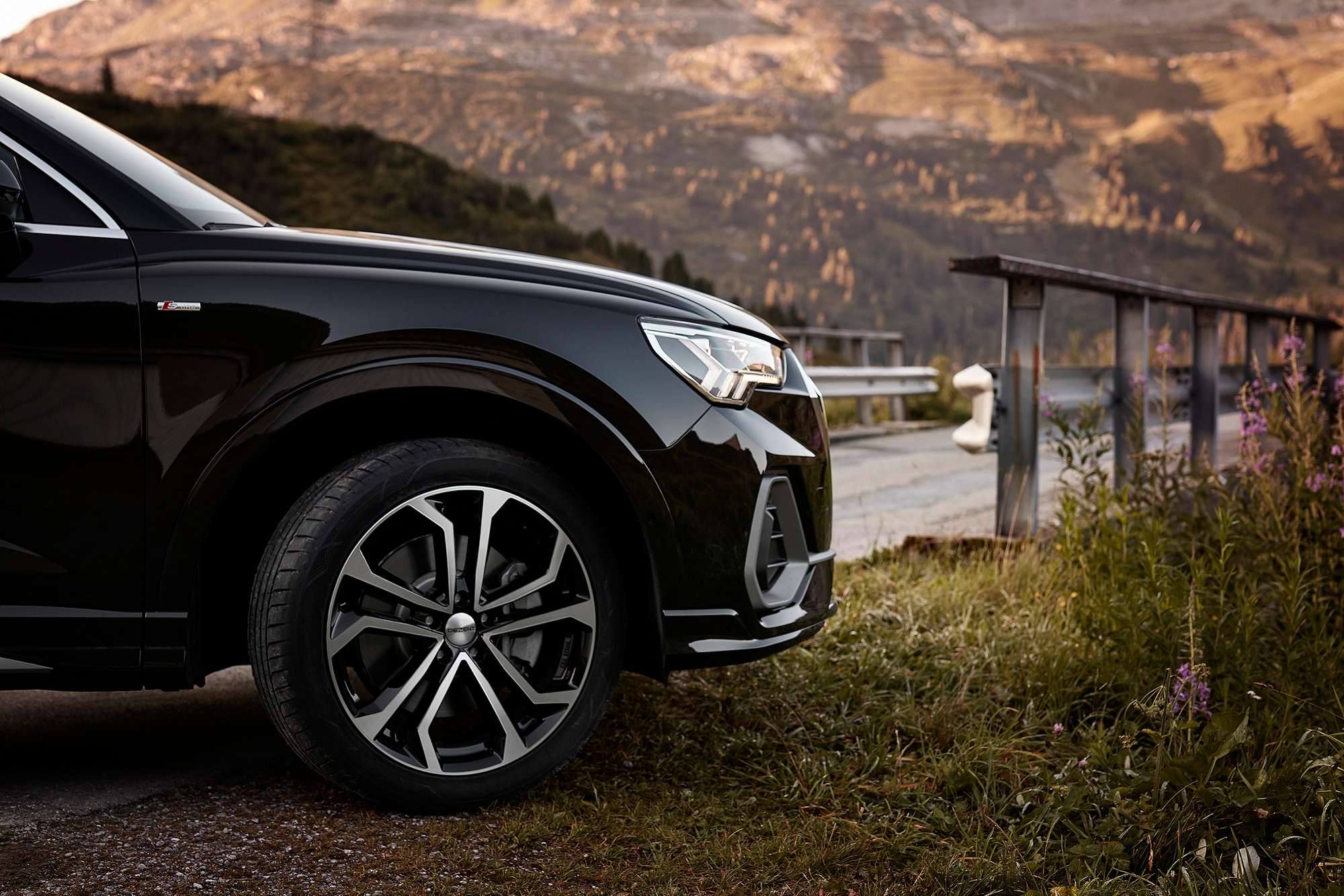 DEZENT TA dark Audi Q3_imagepic02.JPG