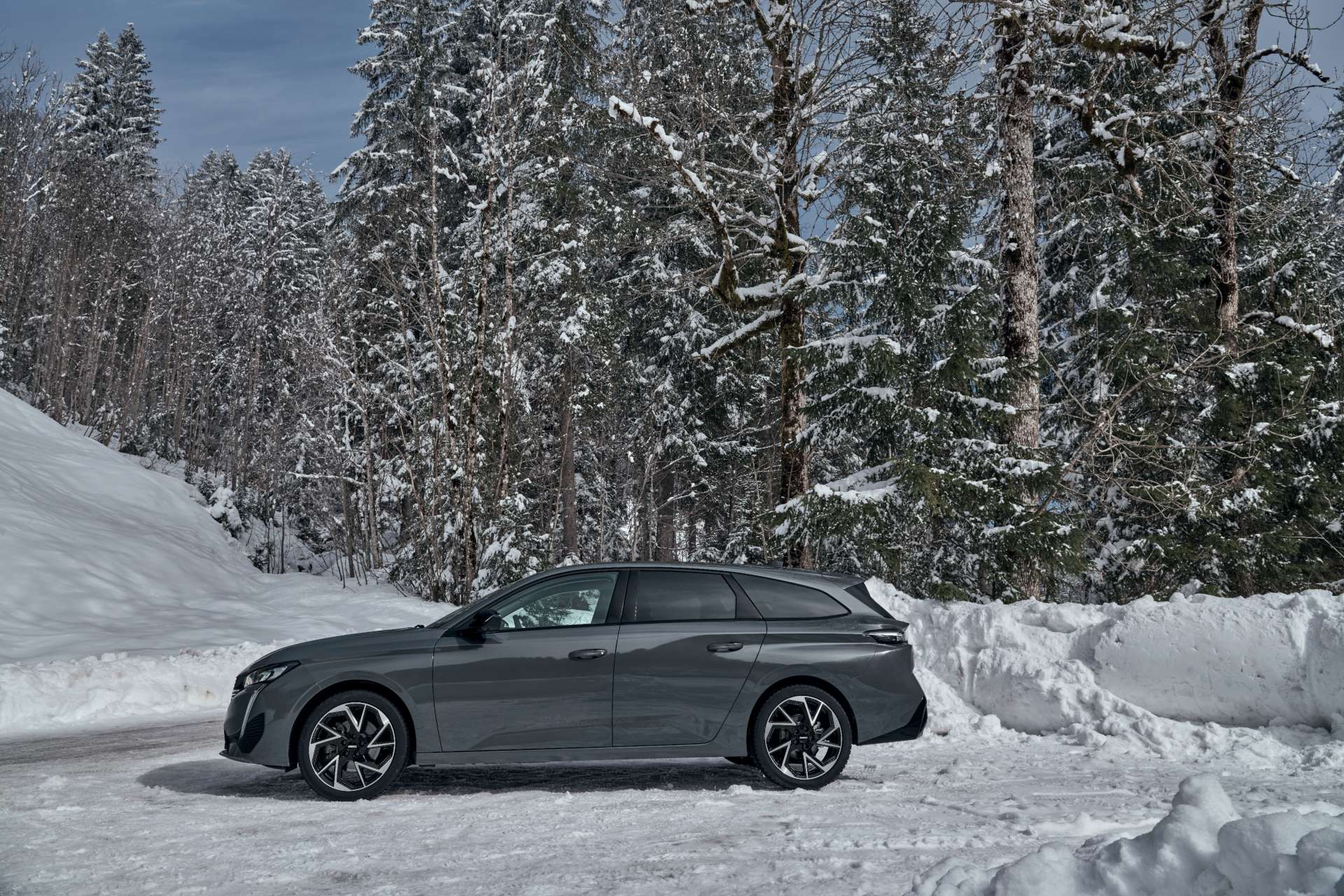 DEZENT-AP-dark-Peugeot-308-02