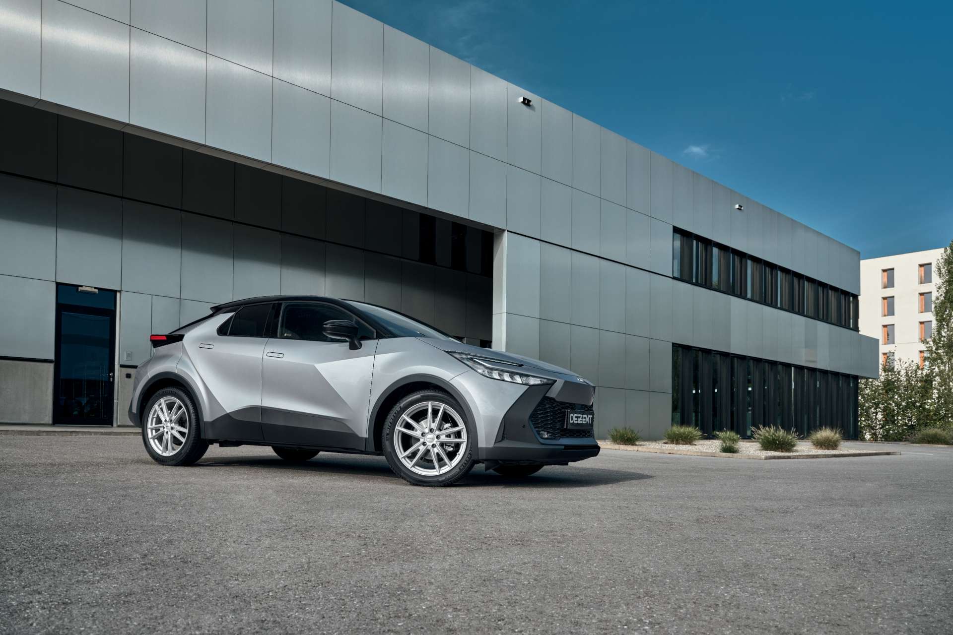 DEZENT-KF-silver-Toyota-C-HR-01