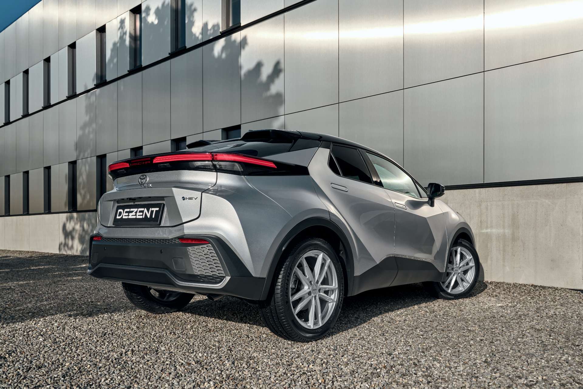 DEZENT-KF-silver-Toyota-C-HR-03