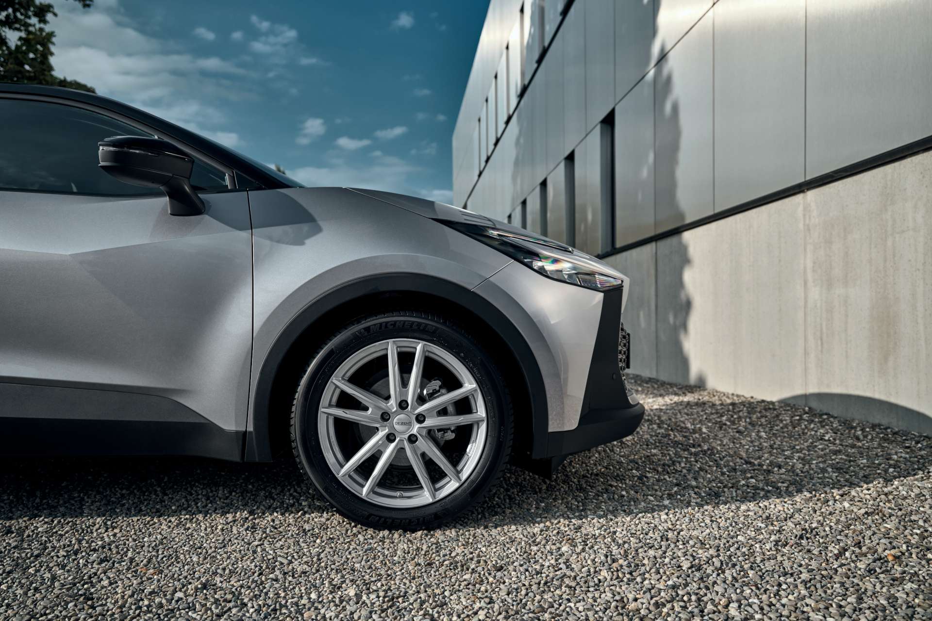 DEZENT-KF-silver-Toyota-C-HR-04