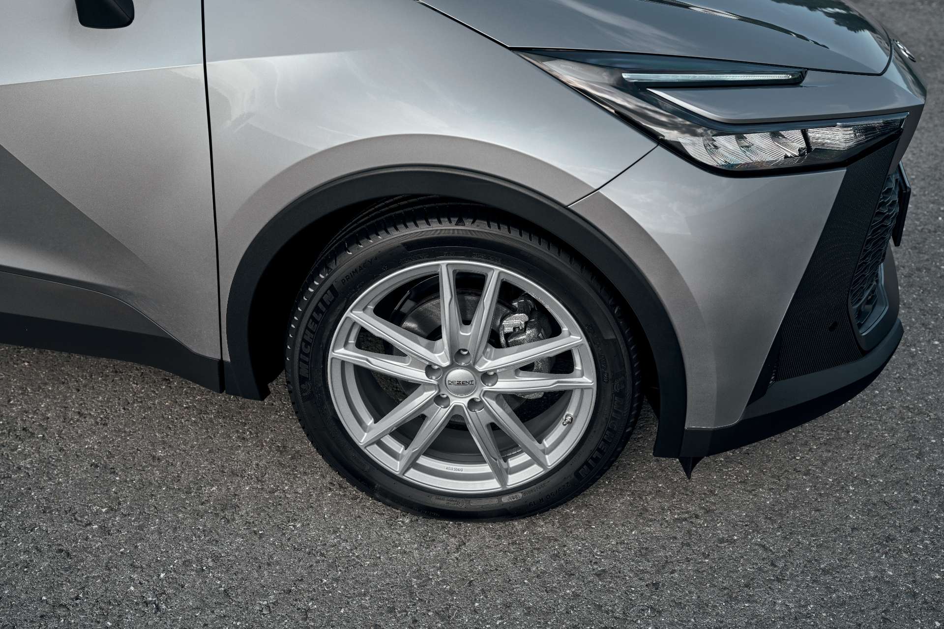 DEZENT-KF-silver-Toyota-C-HR-05