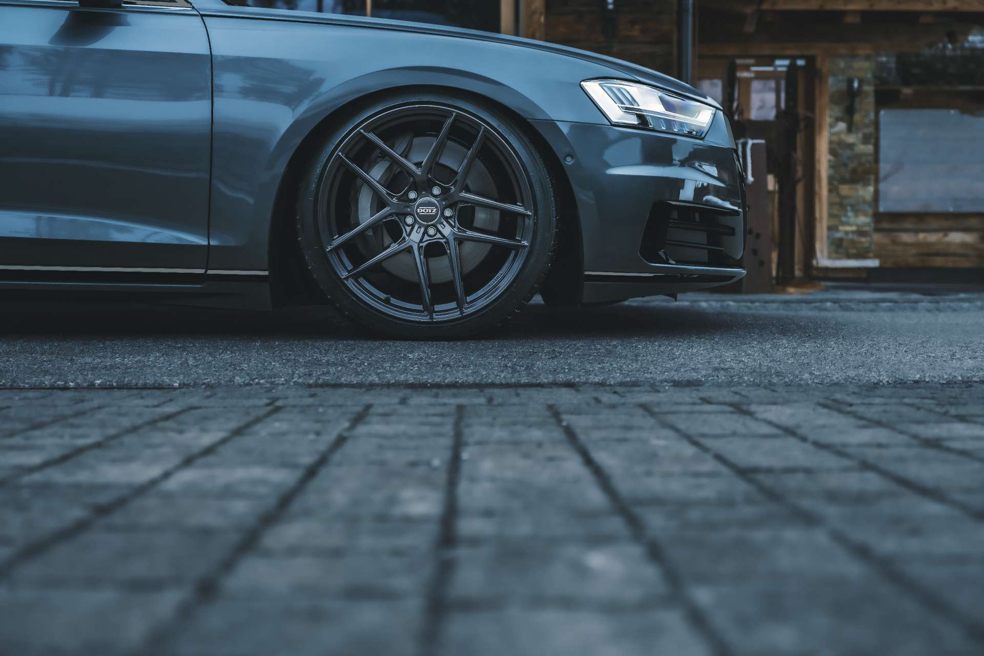 DOTZ-LagunaSeca-grey-Audi-A8-03