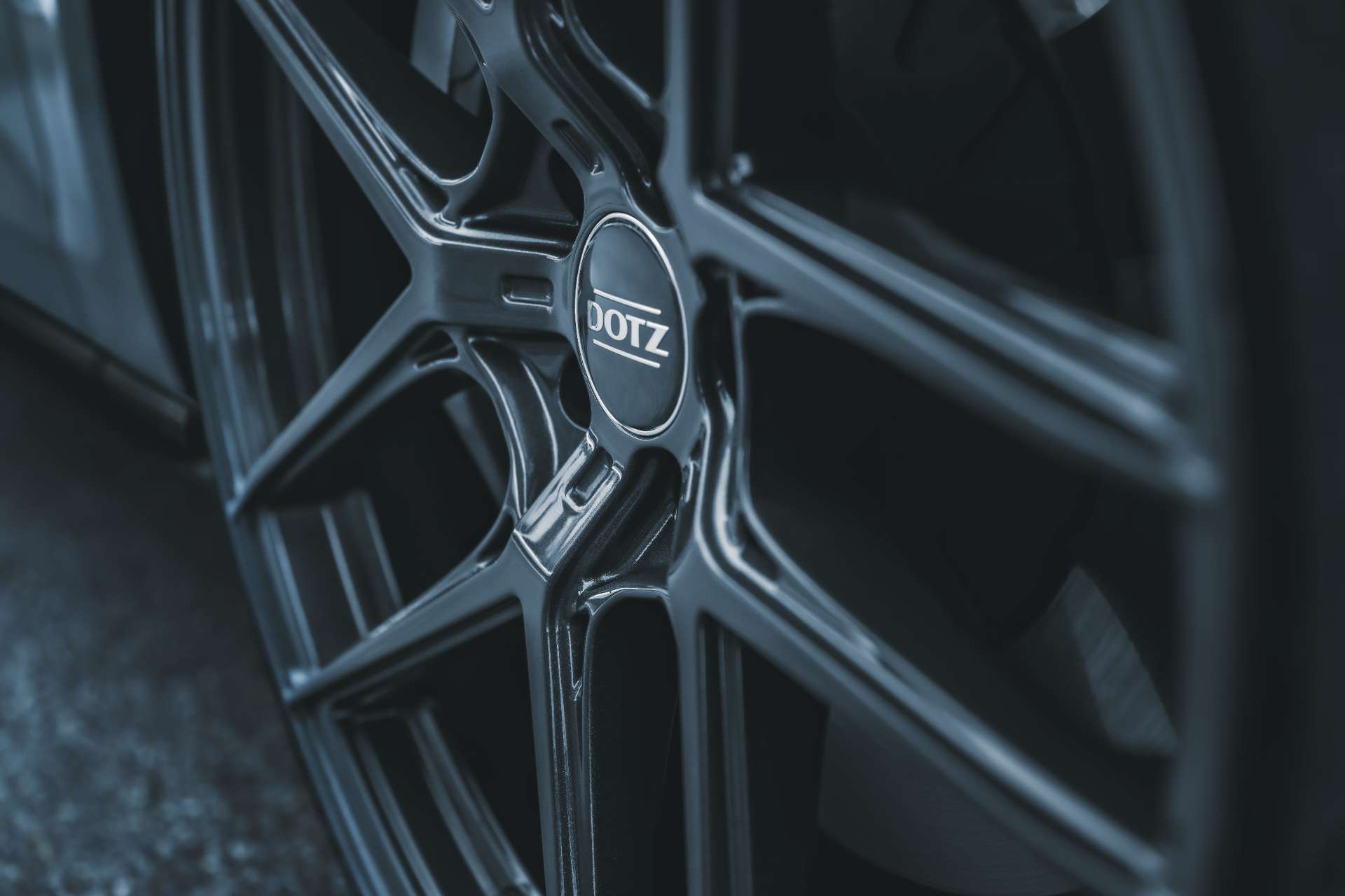 DOTZ-LagunaSeca-grey-Audi-A8-05
