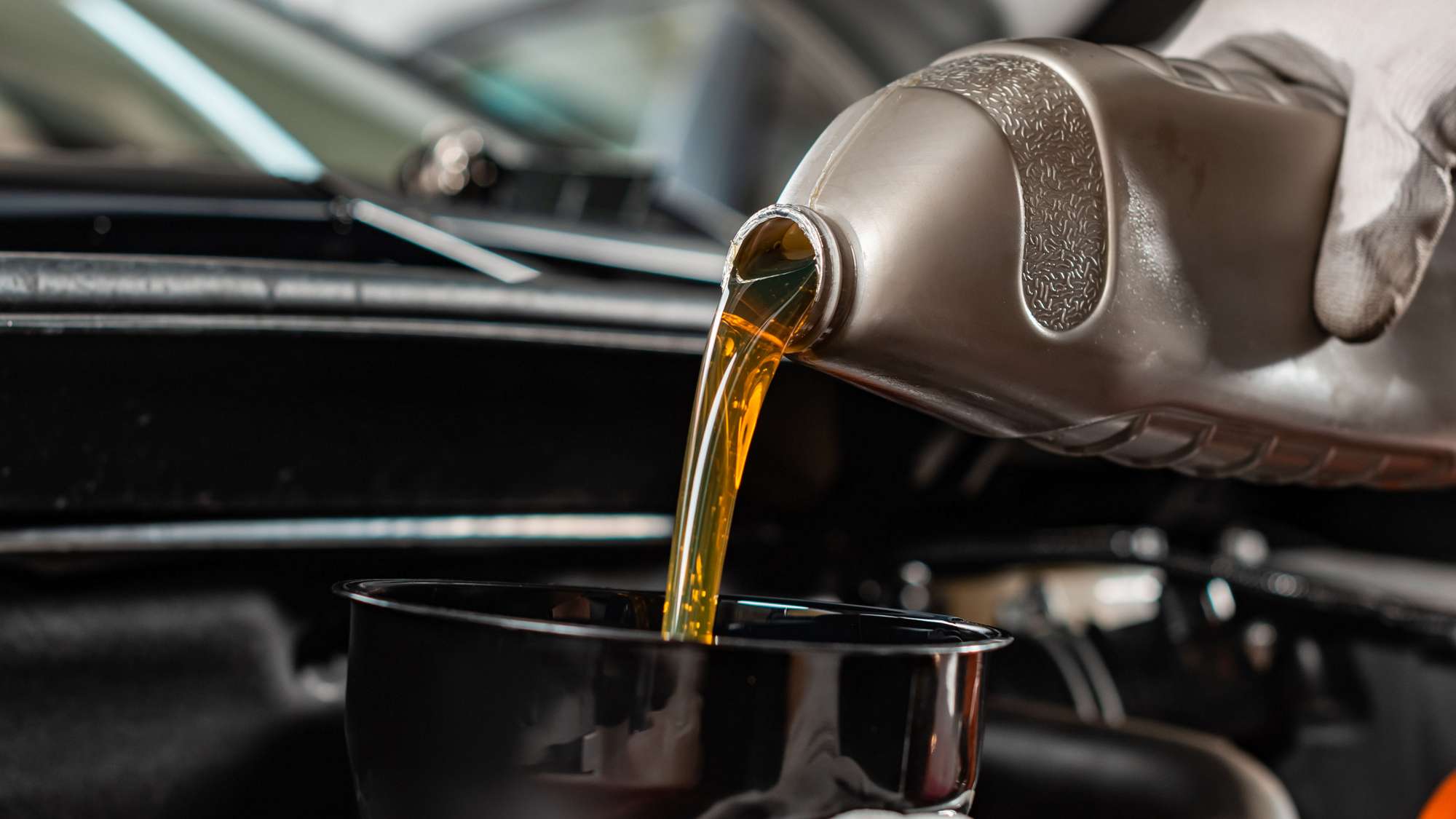 Engine_oil_DACH_01_MarketingTeaser_1920x1080.jpg