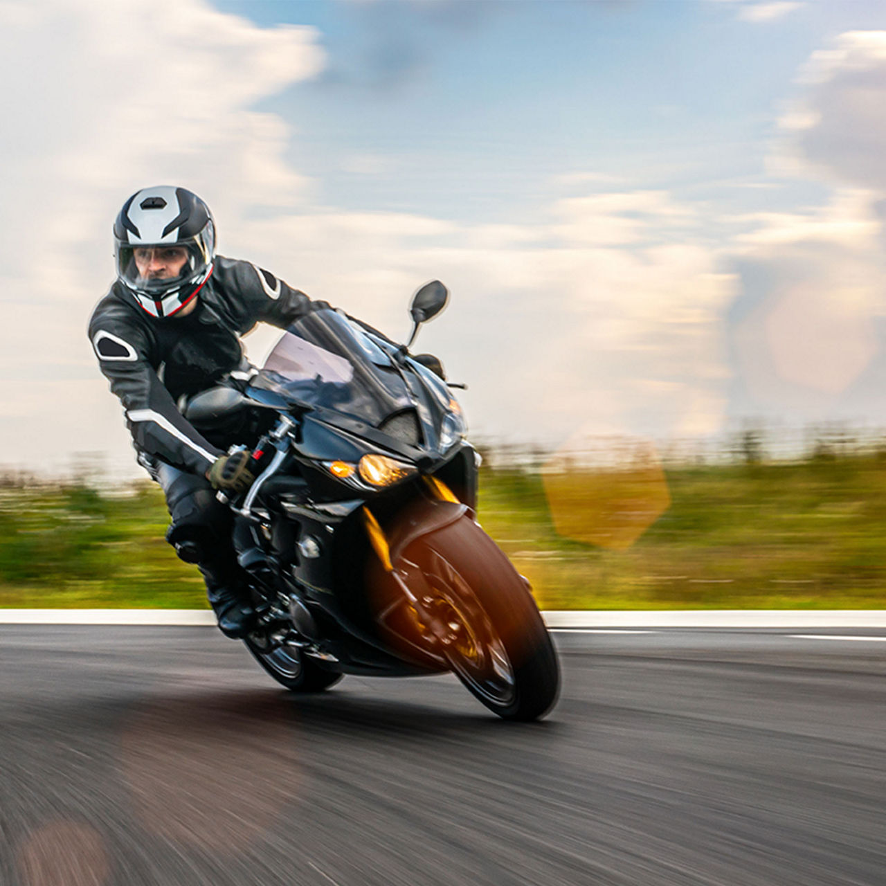 Motorradfahrer_1920x1920px.png