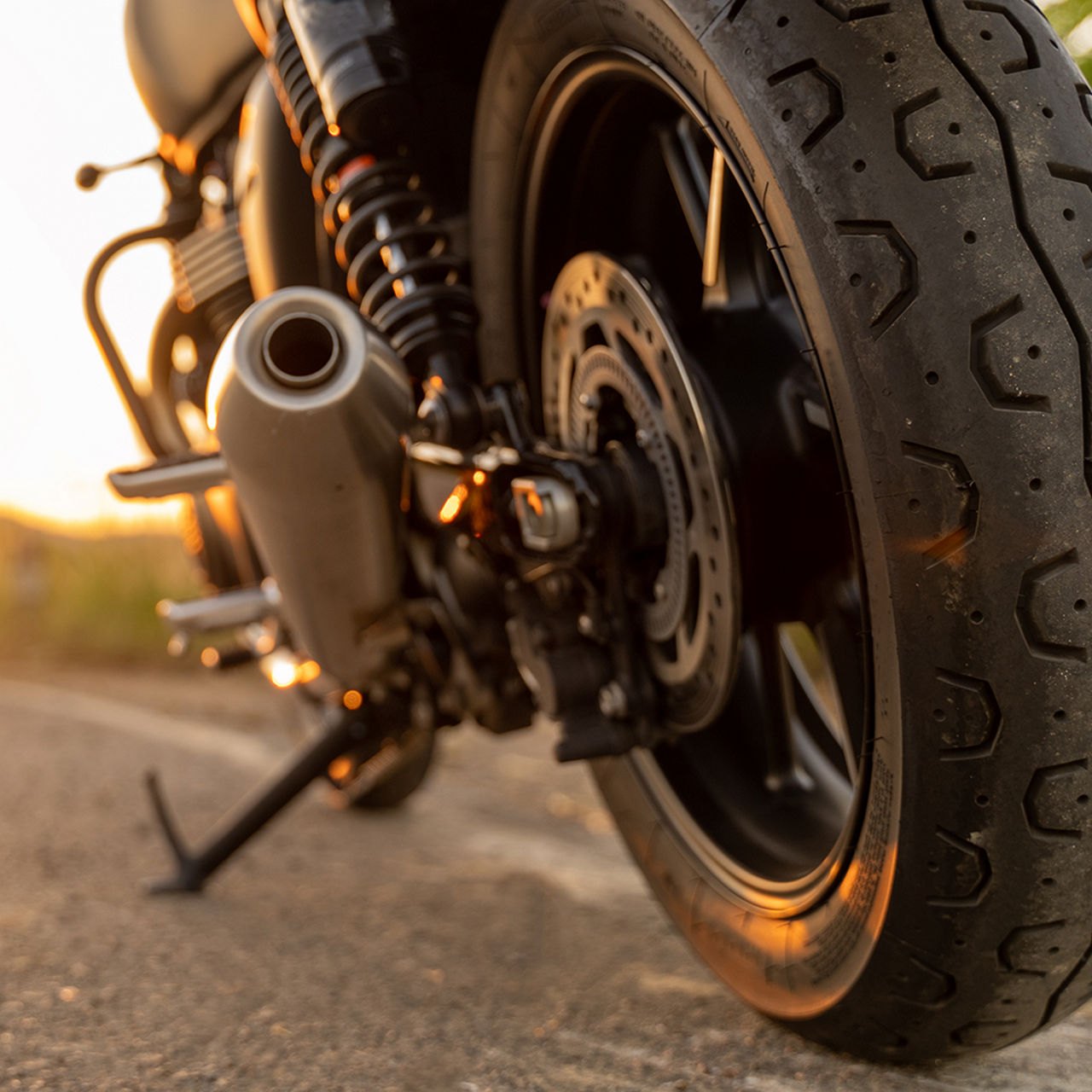 Motorradreifen Sonnenlicht_1920x1920px.png