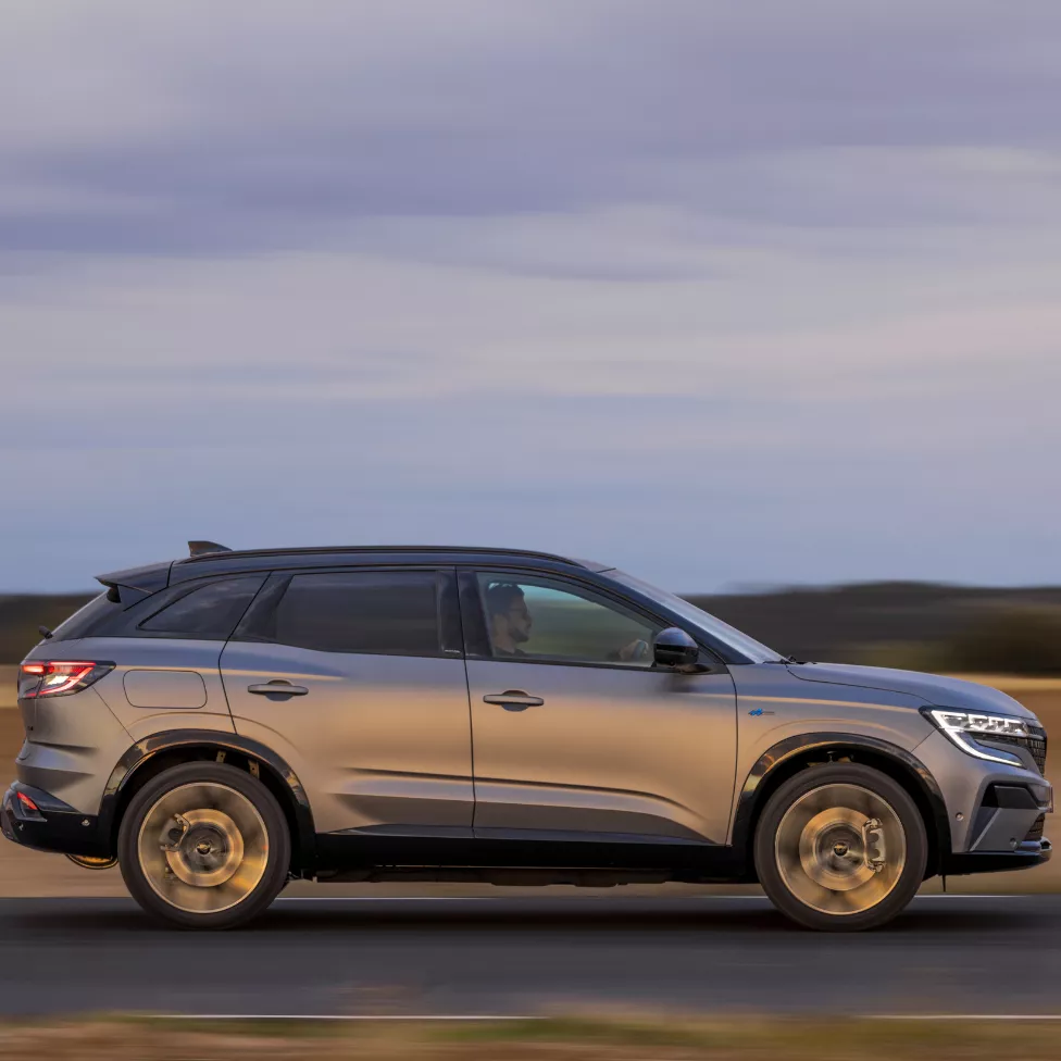 Image text teaser - 976x976 - PNEU AUSTRAL RENAULT © Greg Jongerlinck/DPPI