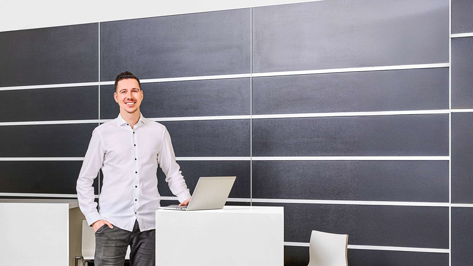 Service_Consultant_Vergoelst_12MarketingTeaser_1920x1080.jpg