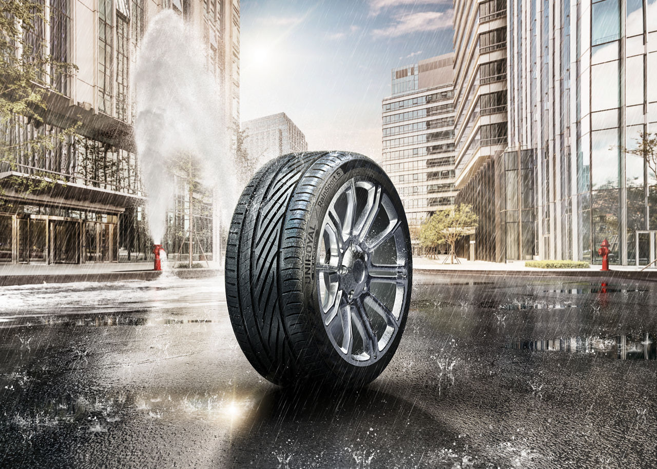 Uniroyal__RainSport-5__KeyVisual__HeroShot_Hydrant (1).tif