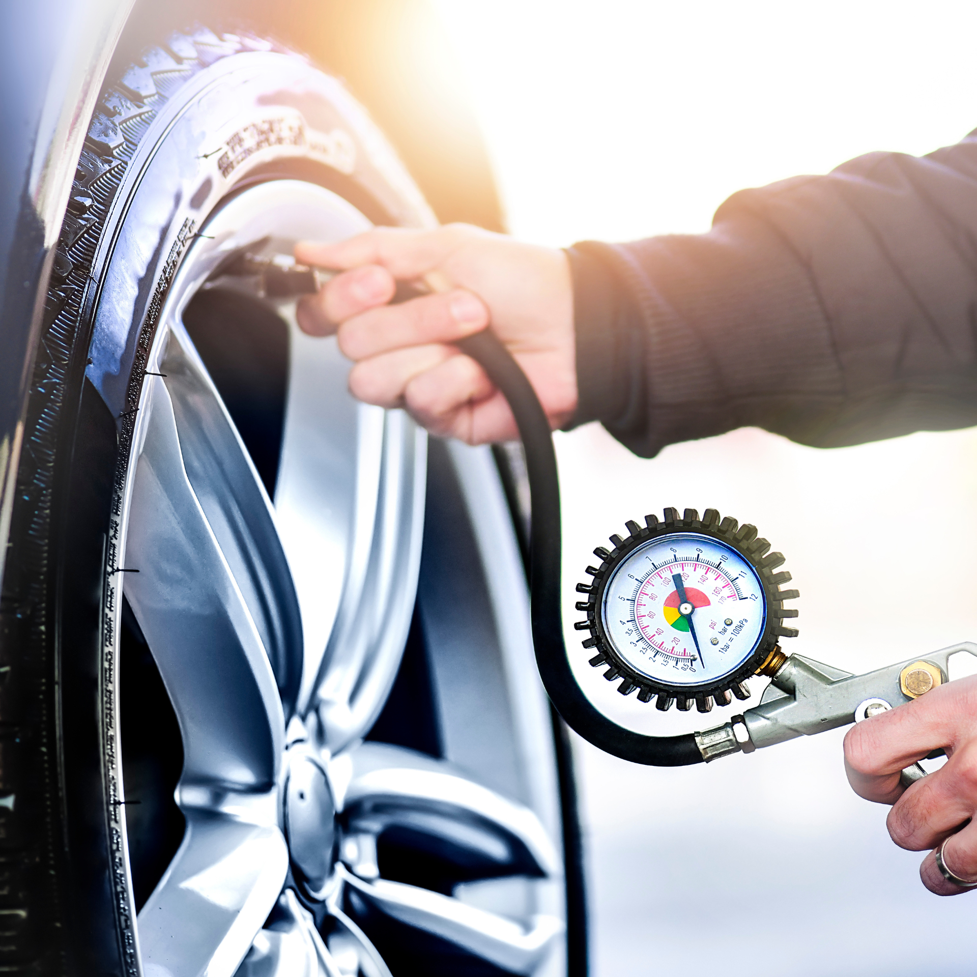 Image-Text Teaser - 1920x1920 - Vérifier la pression et l’usure avant le départ