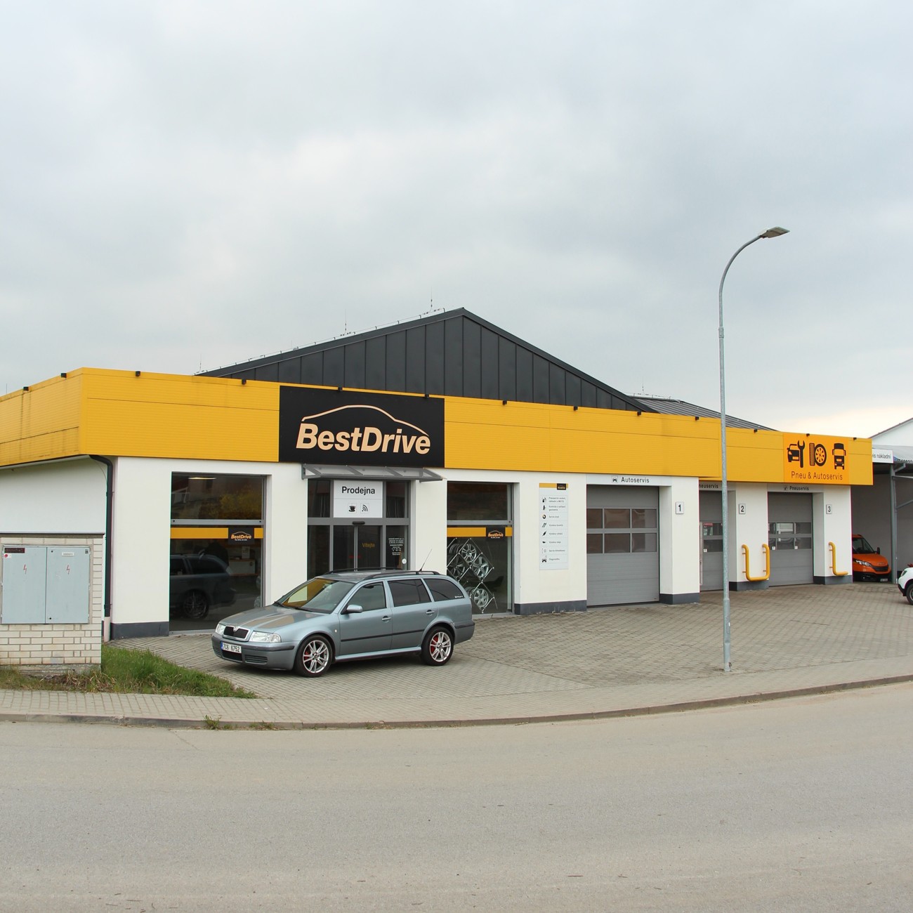 autoservis-novotny-tyn.JPG