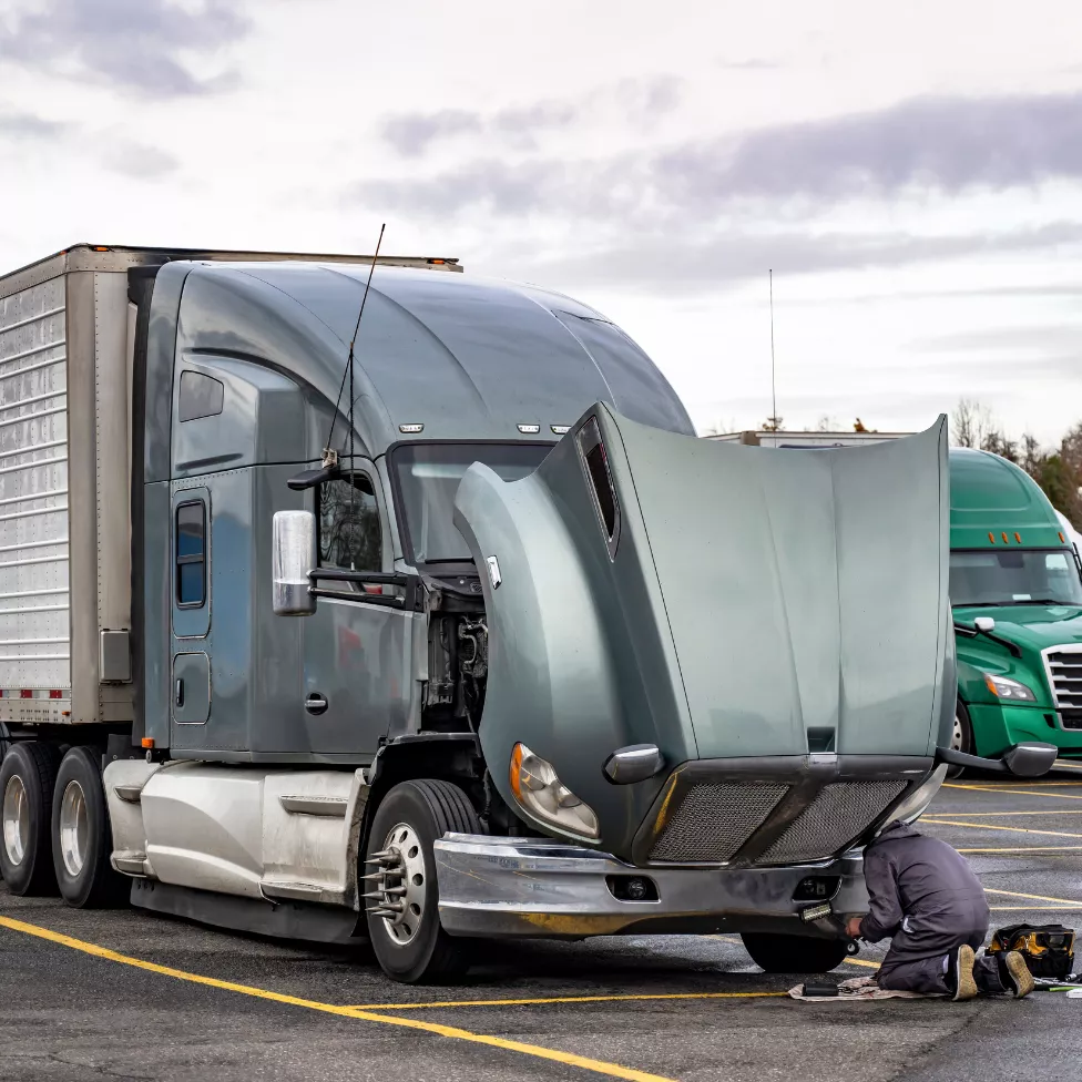Image text teaser - 976x976 - camion poids lourd mécanique 