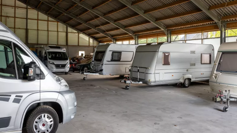 LinkTeaser Tile - 782x440 - entrepôt hivernage camping car 