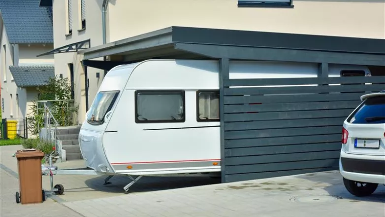 LinkTeaser Tile - 782x440 - garage camping car 