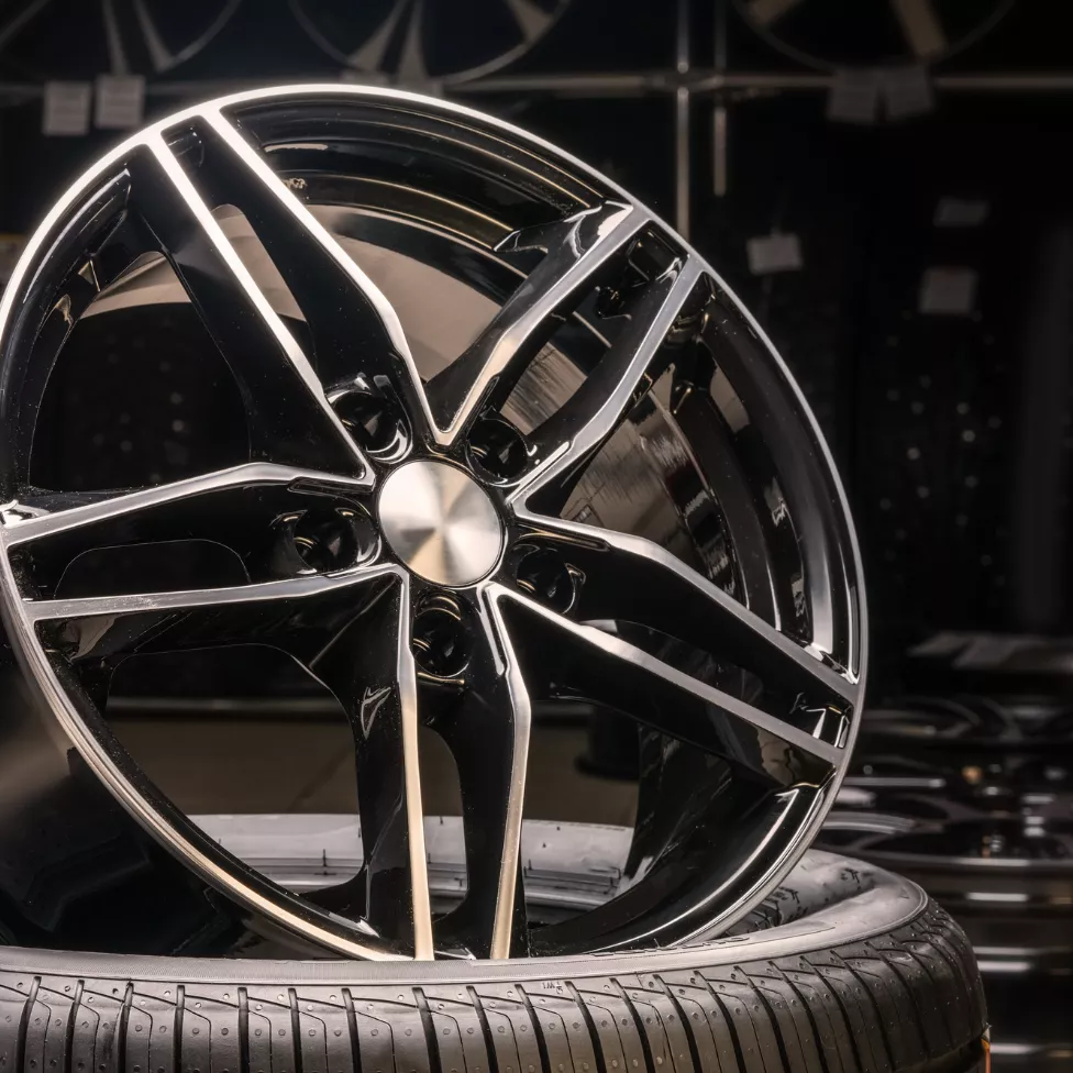 Image-Text Teaser - 976x976 - 1