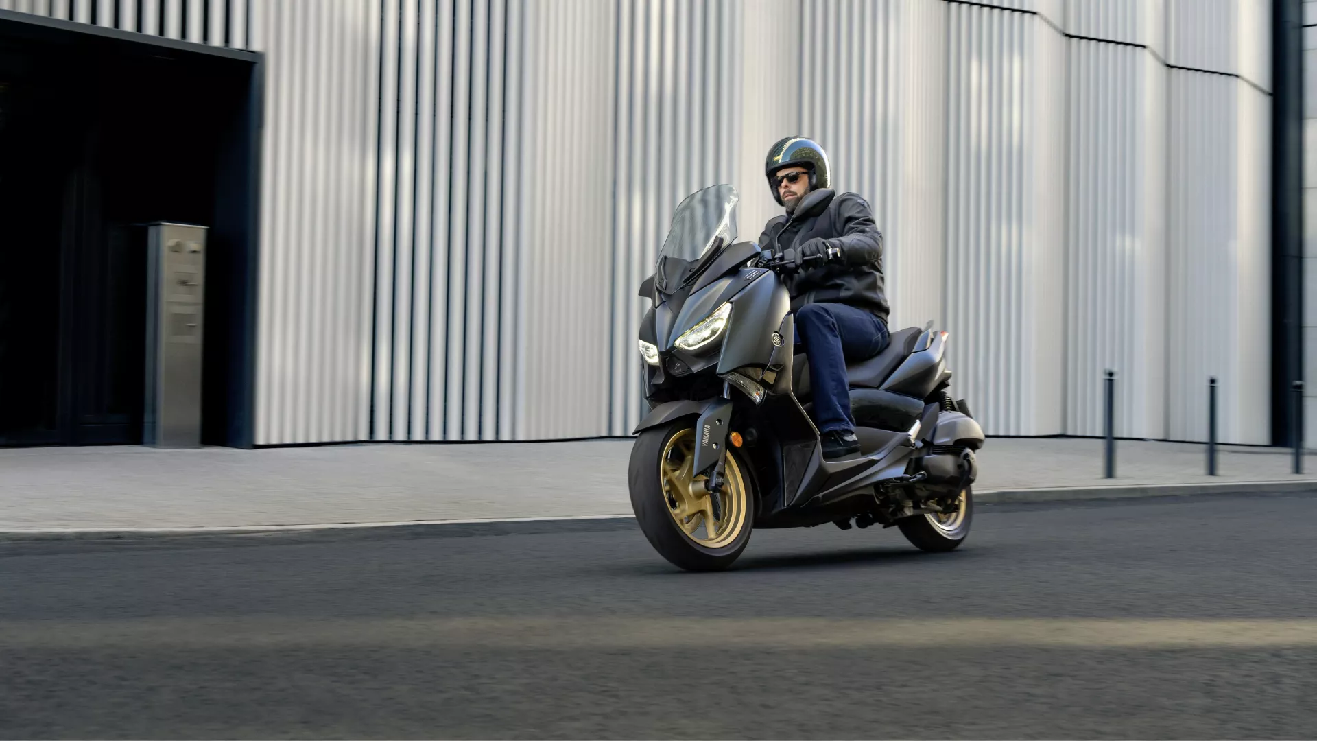 Background text teaser - pneu scooter continental contiscoot