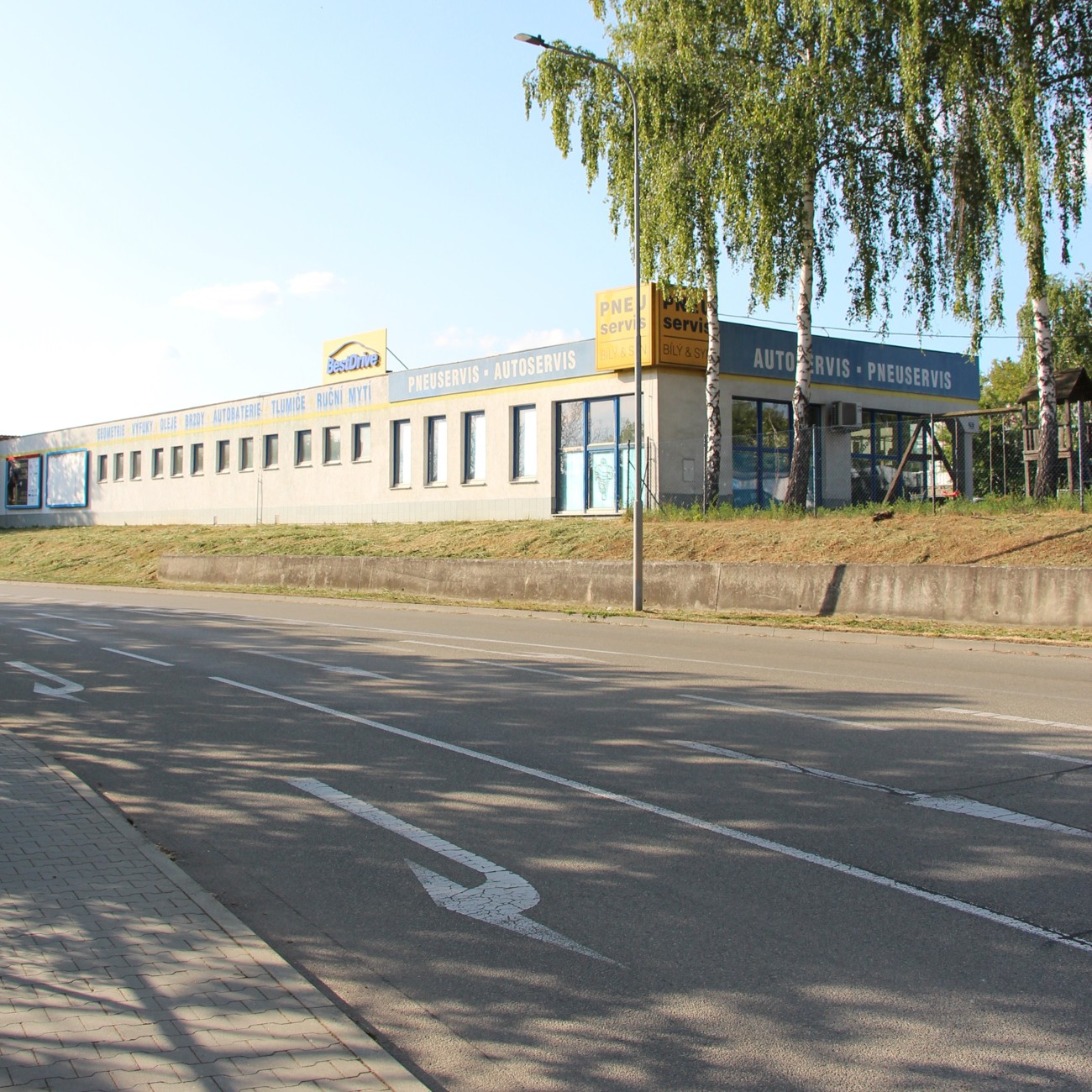 pneuservis-bily-syn-brno.JPG