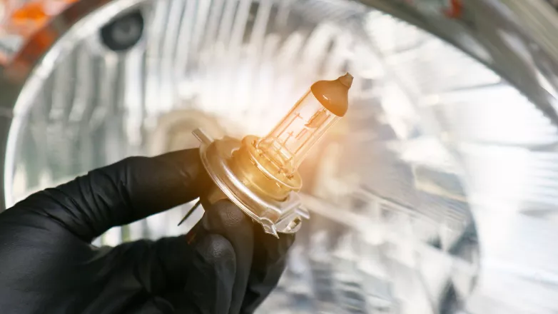 LinkTeaser Tile - 782x440 - pose depose ampoule voiture