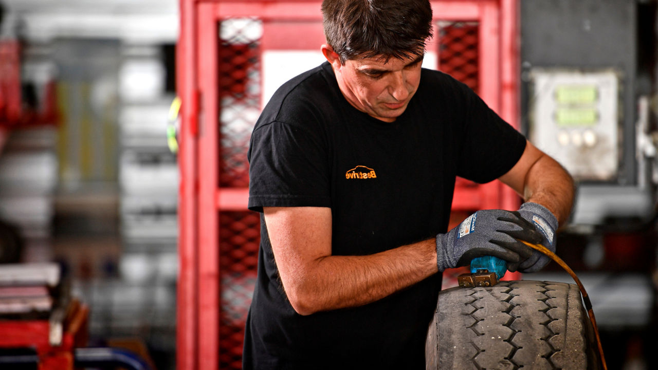 Background text teaser - service recreusage poids lourds