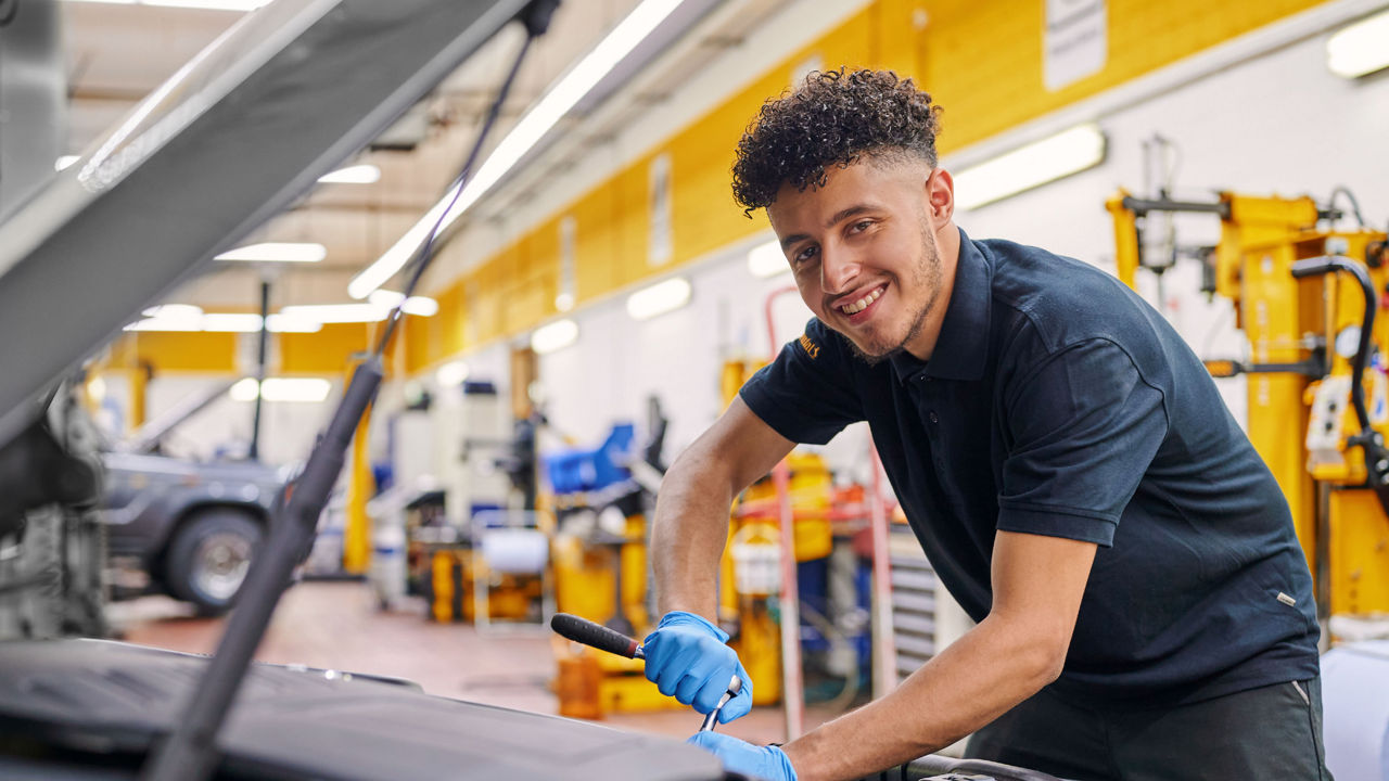 Background text teaser - tout-comprendre-revision-voiture-entretien