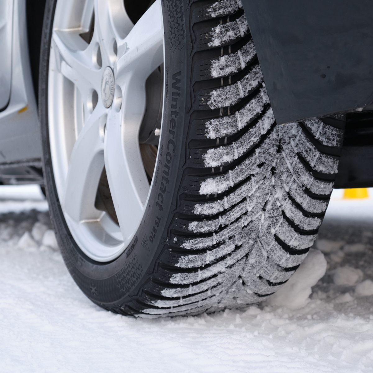 wintercontact-ts870-car-snow.jpg
